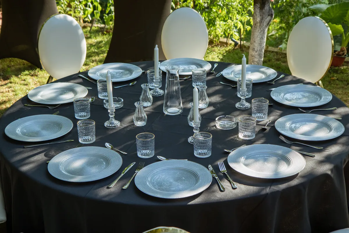 Event Rent oprema i postavka za proslavu na otvorenom — fotografija 1