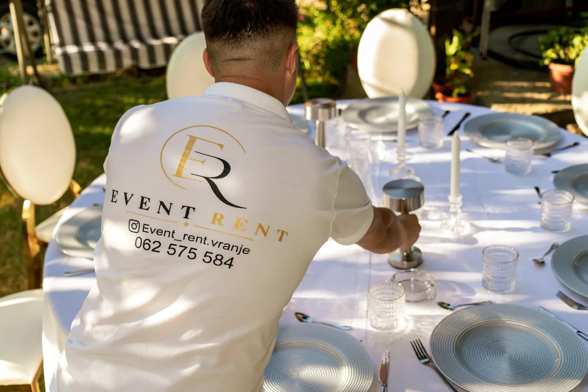 Event Rent oprema i postavka za proslavu na otvorenom — fotografija 12